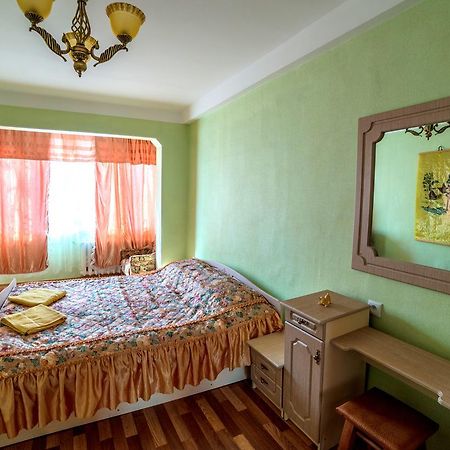 Apartments On Mykilska-Slobidka Kiev Esterno foto